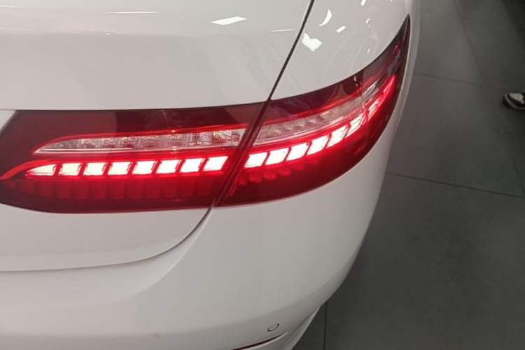 Used Mercedes-Benz E-Class 2021 E 260 Coupe Exterior 3