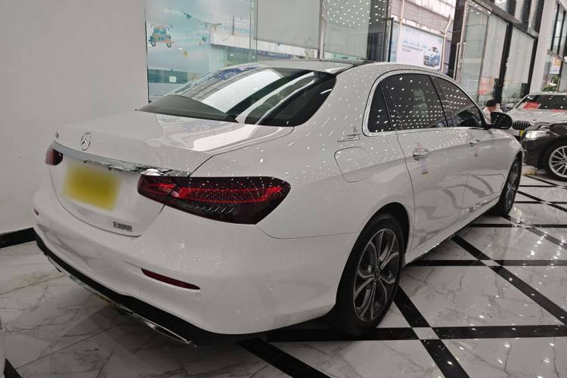 Used Mercedes-Benz E-Class 2021 E 300 L Sporty and Stylish Model Exterior 3