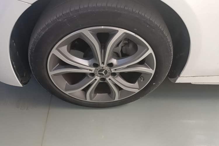 Used Mercedes-Benz E-Class 2021 Restyled E 300 L Sporty and Stylish Edition Exterior 4