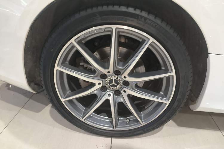 Used Mercedes-Benz E-Class 2021 Facelift E 260 4MATIC Coupe Exterior 5