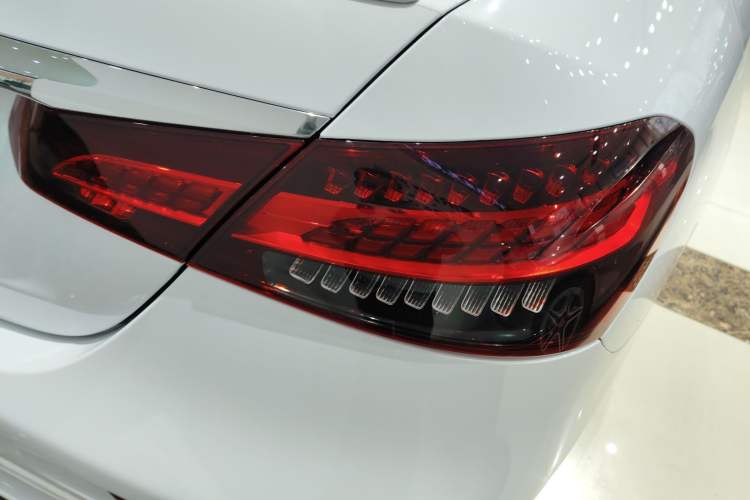 Used Mercedes-Benz E-Class 2021 E 260 Stylish Sports Edition Exterior 6