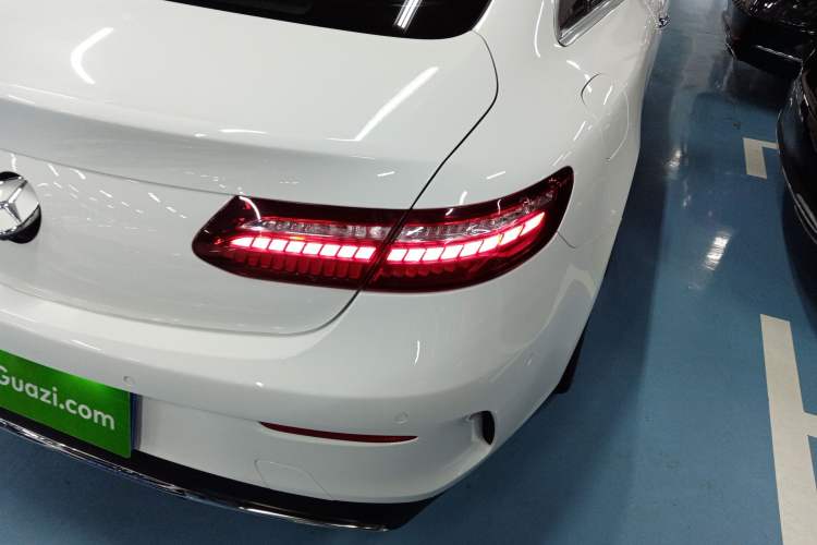 Used Mercedes-Benz E-Class 2021 E 260 Coupe Exterior 6