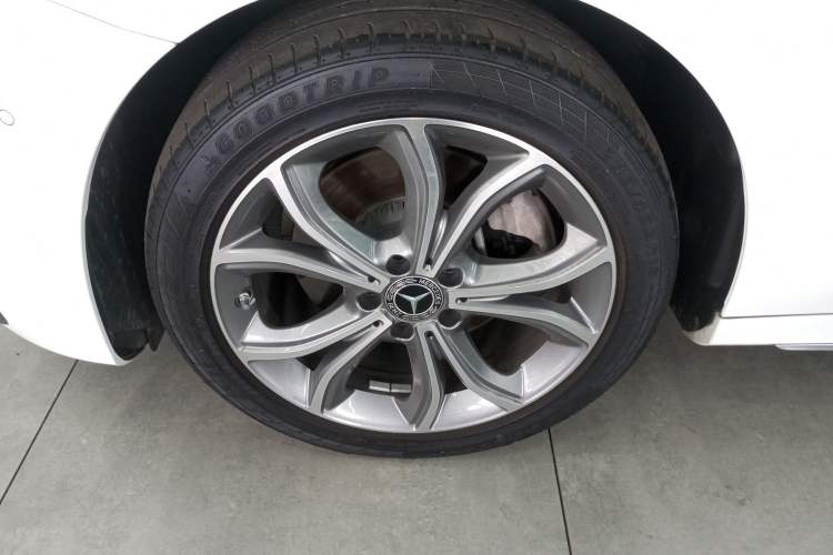 Used Mercedes-Benz E-Class 2021 E 300 L Sporty and Stylish Model Exterior 7