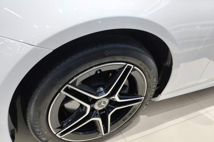Used Mercedes-Benz E-Class 2021 E 260 Stylish Sports Edition Exterior 7