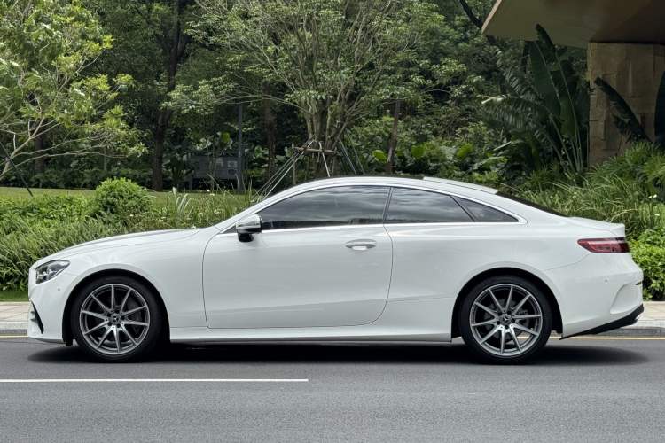 Used Mercedes-Benz E-Class 2021 E 260 Coupe Exterior 7