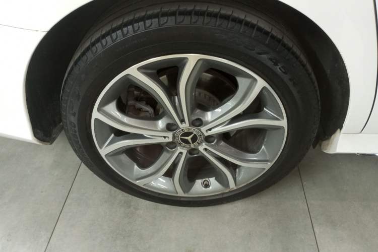 Used Mercedes-Benz E-Class 2021 E 300 L Sporty and Stylish Model Exterior 8
