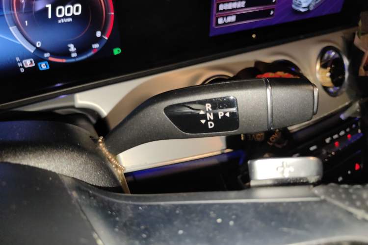 Used Mercedes-Benz E-Class 2021 Facelift E 260 4MATIC Coupe Gear Lever