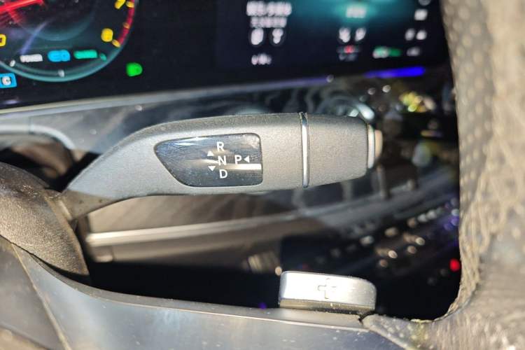 Used Mercedes-Benz E-Class 2021 E 260 Stylish Sports Edition Gear Lever