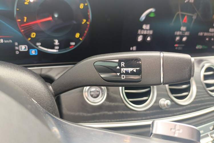 Used Mercedes-Benz E-Class 2021 E 260 Stylish Sports Edition Gear Lever