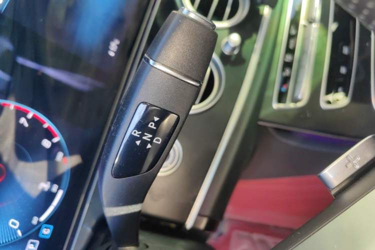 Used Mercedes-Benz E-Class 2021 Updated E 260 Fashion Sport Edition Gear Lever