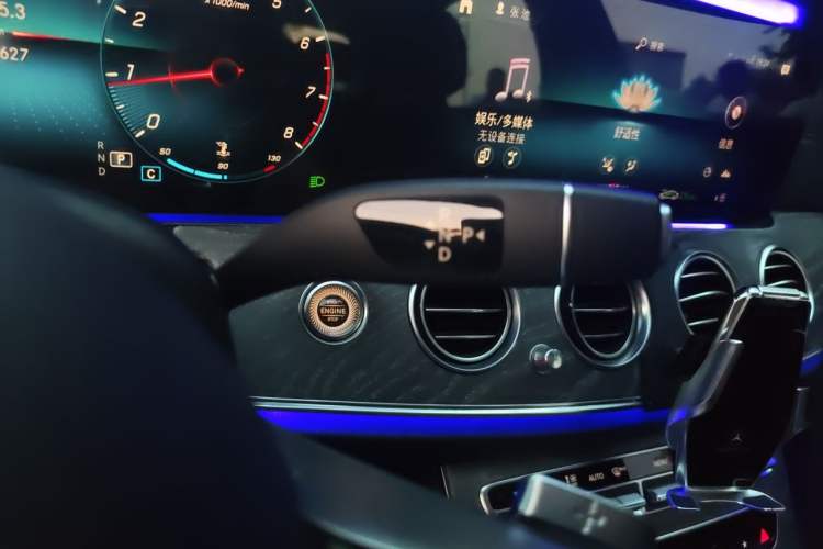 Used Mercedes-Benz E-Class 2021 E 300 L Sporty and Stylish Model Gear Lever