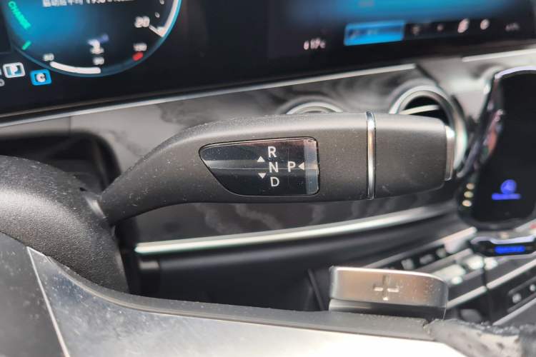 Used Mercedes-Benz E-Class 2021 Updated E 260 Fashion Sport Edition Gear Lever