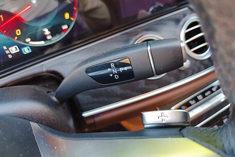 Used Mercedes-Benz E-Class 2021 Updated E 260 Fashion Sport Edition Gear Lever