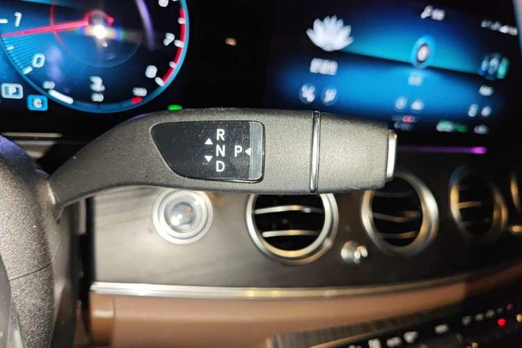 Used Mercedes-Benz E-Class 2021 Restyled E 300 L Sport Luxury Edition Gear Lever