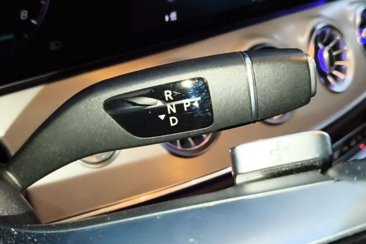 Used Mercedes-Benz E-Class 2021 E 260 Convertible Coupe Gear Lever