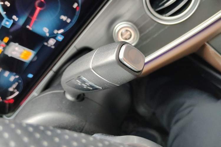 Used Mercedes-Benz E-Class 2021 Updated E 260 Fashion Sport Edition Gear Lever