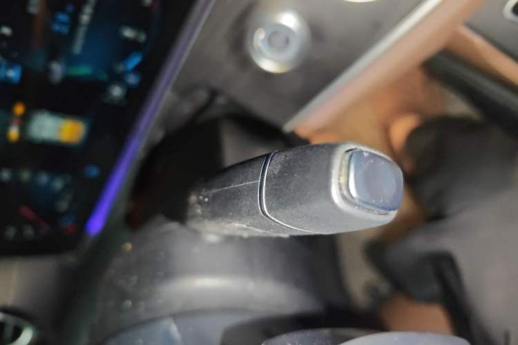 Used Mercedes-Benz E-Class 2021 E 300 L Sporty and Stylish Model Gear Lever