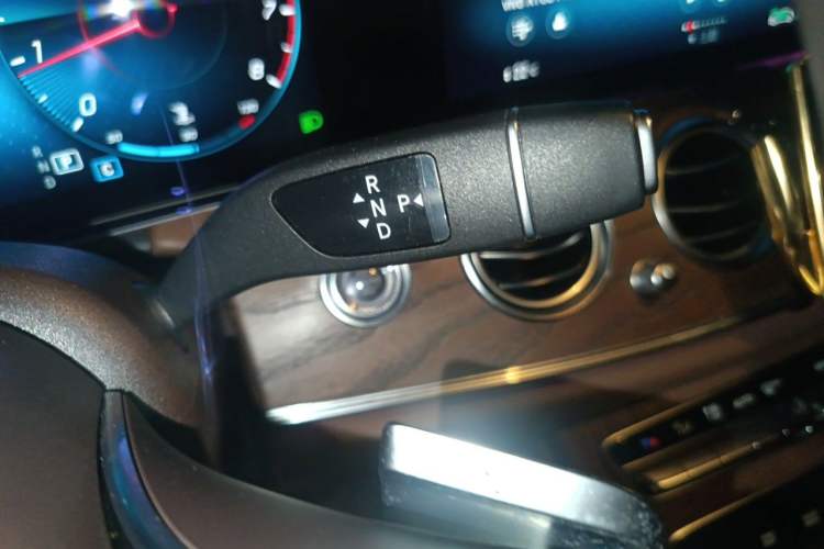 Used Mercedes-Benz E-Class 2021 E 300 L Premium Edition Gear Lever