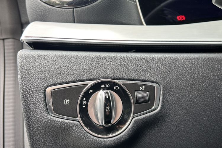 Used Mercedes-Benz E-Class 2021 E 260 Coupe Interior 3