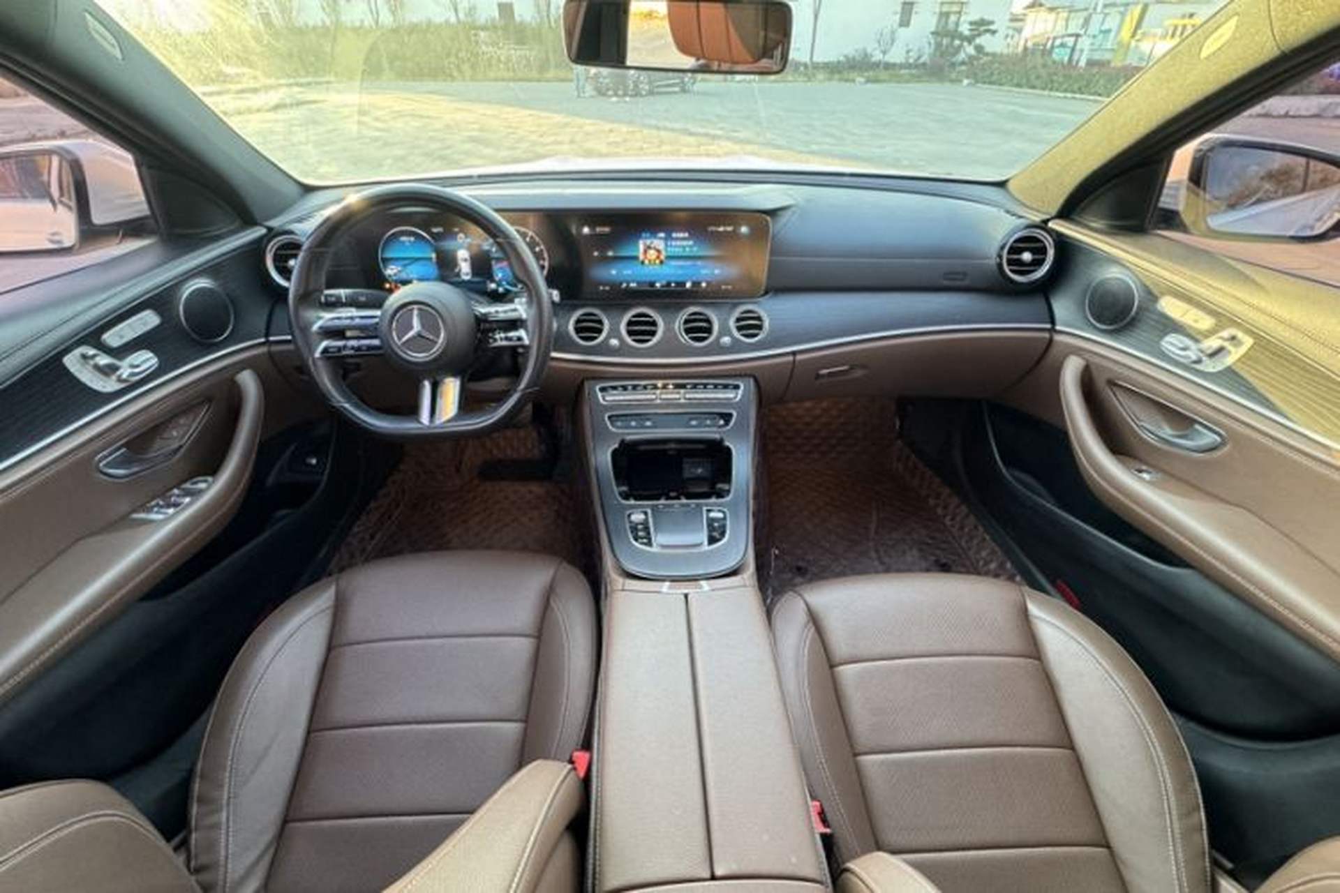 Used Mercedes-Benz E-Class 2021 E 300 L Sporty and Stylish Model Interior 3