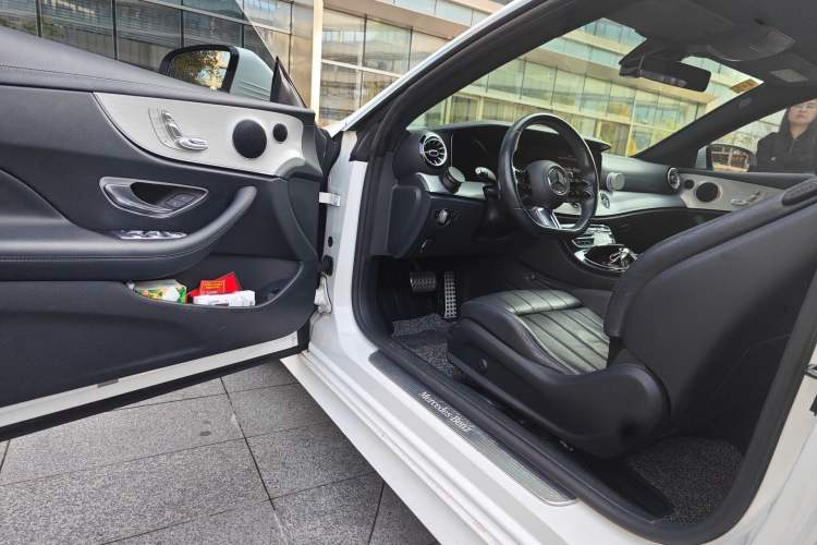 Used Mercedes-Benz E-Class 2021 E 260 Coupe Interior 3