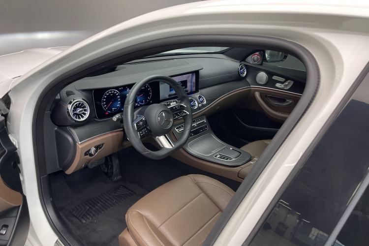 Used Mercedes-Benz E-Class 2021 E 300 L Sport Premium Edition Interior 4
