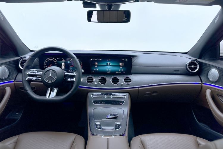 Used Mercedes-Benz E-Class 2021 E 300 L Sport Luxury Edition Interior 6