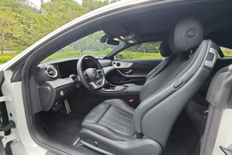 Used Mercedes-Benz E-Class 2021 E 260 Coupe Interior 8