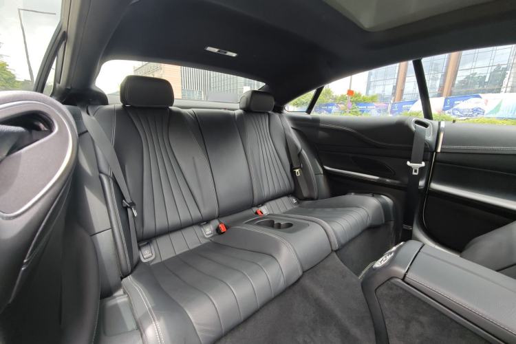 Used Mercedes-Benz E-Class 2021 E 260 Coupe Interior 9