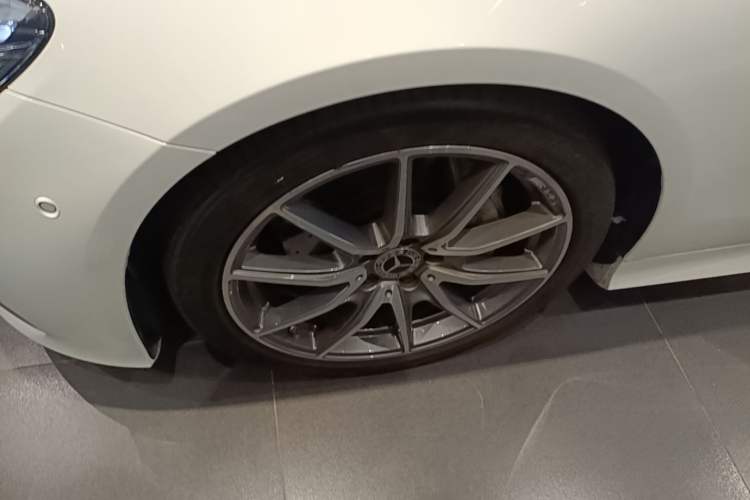 Used Mercedes-Benz E-Class 2021 E 260 Coupe Left Front Wheel Hub