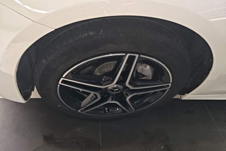 Used Mercedes-Benz E-Class 2021 Updated E 260 Fashion Sport Edition Left Front Wheel Hub