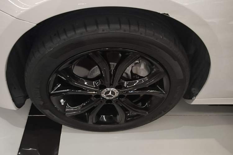 Used Mercedes-Benz E-Class 2021 E 300 L Sport Luxury Edition Left Front Wheel Hub