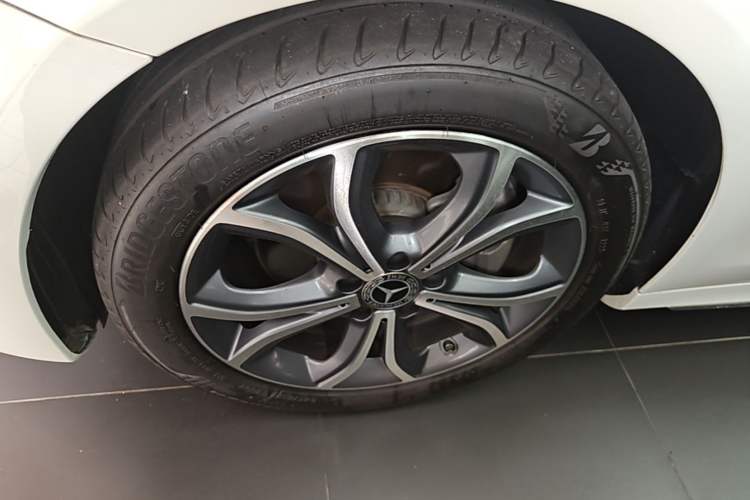 Used Mercedes-Benz E-Class 2021 E 300 L Sport Luxury Edition Left Front Wheel Hub