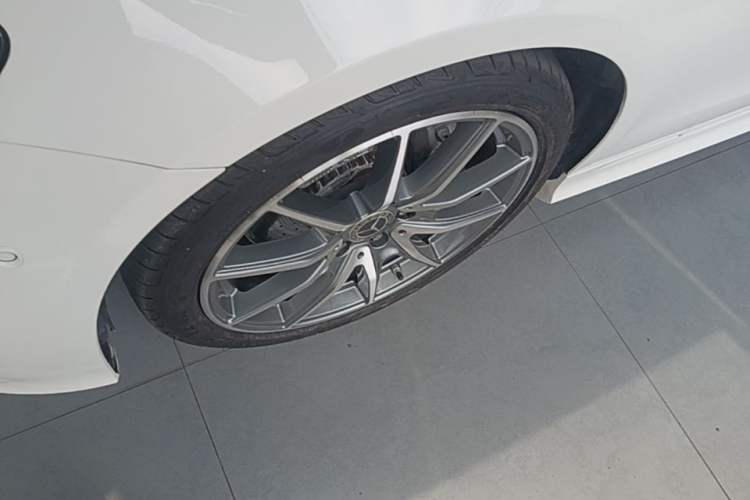 Used Mercedes-Benz E-Class 2021 E 260 Coupe Left Front Wheel Hub