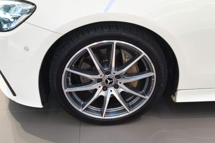 Used Mercedes-Benz E-Class 2021 E 260 Convertible Coupe Left Front Wheel Hub