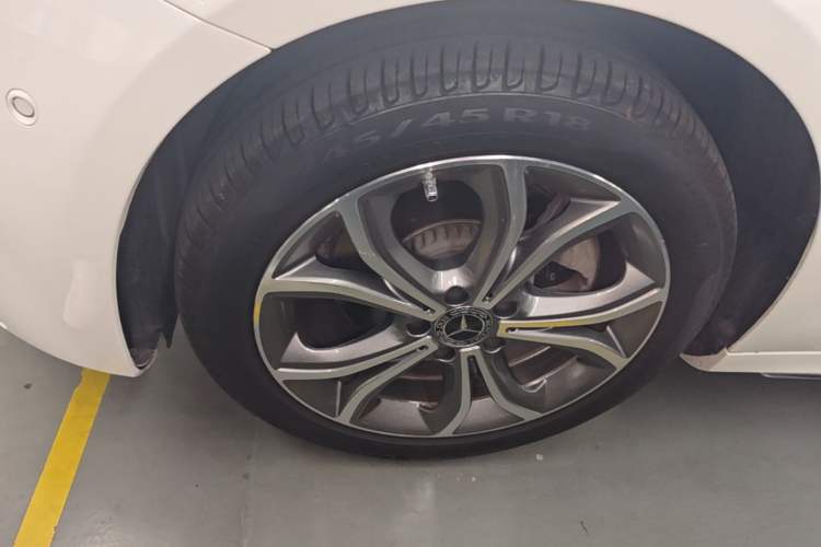 Used Mercedes-Benz E-Class 2021 Restyled E 300 L Sport Luxury Edition Left Front Wheel Hub
