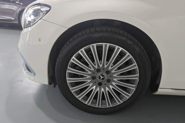 Used Mercedes-Benz E-Class 2021 Restyled E 300 L Luxury Edition Left Front Wheel Hub