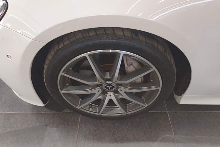 Used Mercedes-Benz E-Class 2021 E 260 Coupe Left Front Wheel Hub