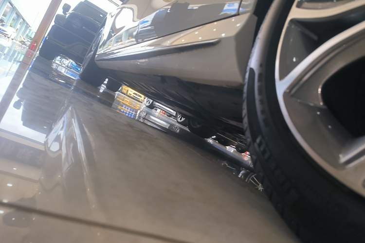 Used Mercedes-Benz E-Class 2021 E 300 L Sporty and Stylish Model Left Side Sill