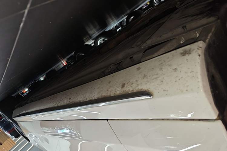 Used Mercedes-Benz E-Class 2021 E 300 L Sport Luxury Edition Left Side Sill