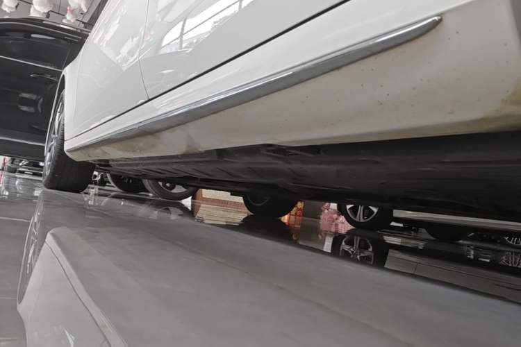 Used Mercedes-Benz E-Class 2021 Facelift E 260 L Sport Edition Left Side Sill