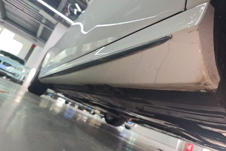 Used Mercedes-Benz E-Class 2021 Restyled E 300 L Sport Luxury Edition Left Side Sill