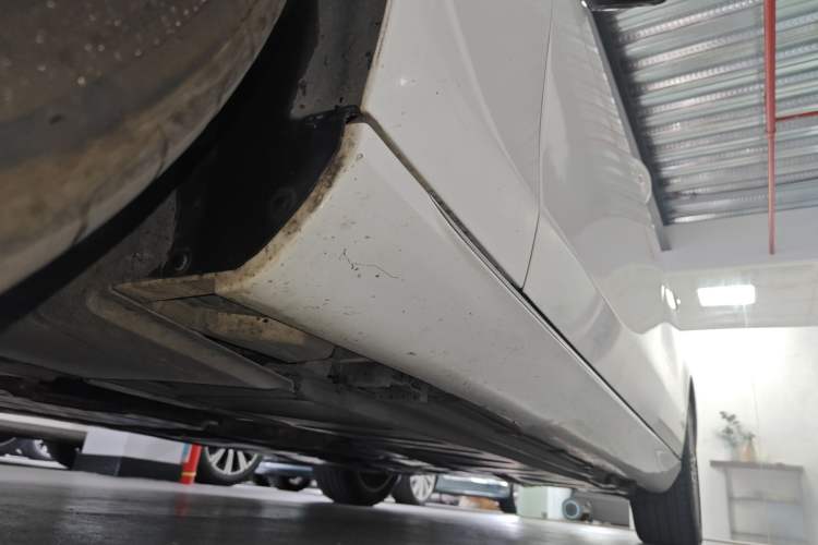 Used Mercedes-Benz E-Class 2021 Restyled E 300 L Luxury Edition Left Side Sill