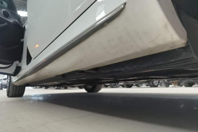 Used Mercedes-Benz E-Class 2021 Facelift E 260 L Sport Edition Left Side Sill