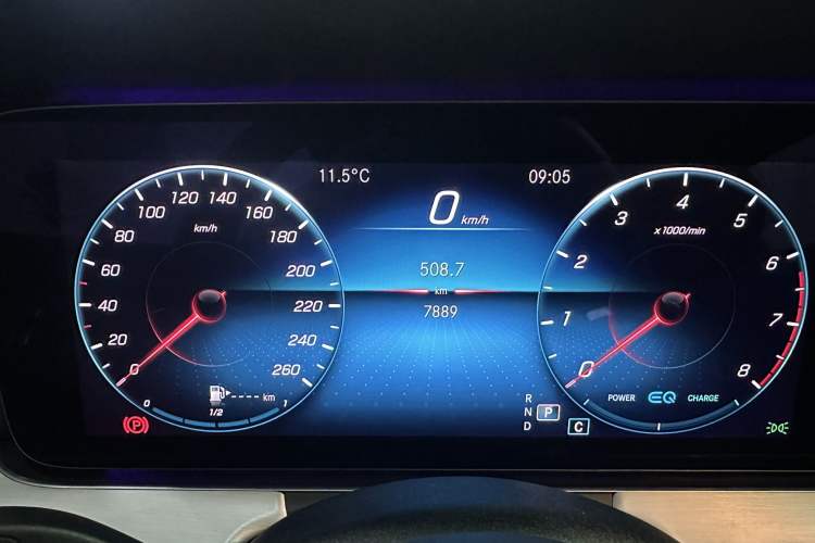 Used Mercedes-Benz E-Class 2021 E 260 Coupe Odometer Close Up