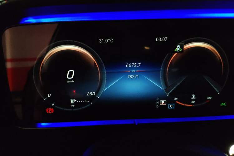 Used Mercedes-Benz E-Class 2021 E 300 L Sport Luxury Edition Odometer Close Up