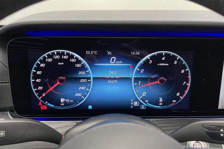 Used Mercedes-Benz E-Class 2021 E 300 L Sport Premium Edition Odometer Close Up