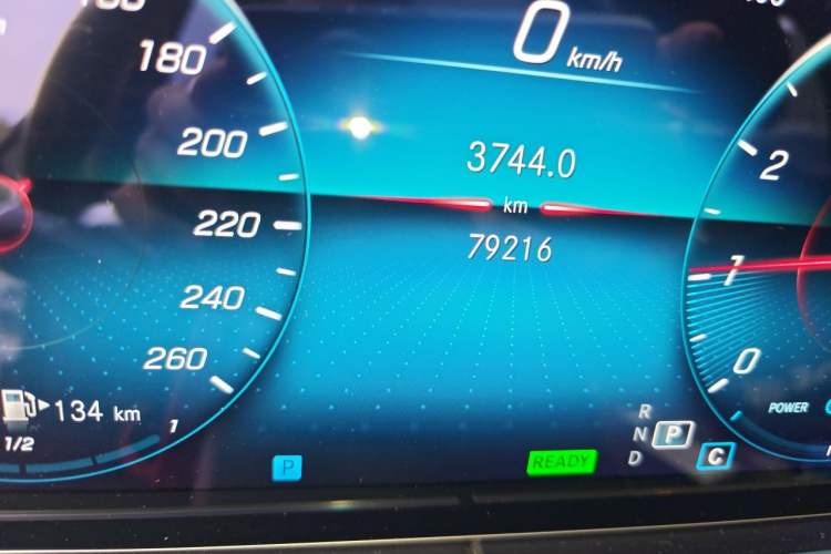 Used Mercedes-Benz E-Class 2021 E 260 L Odometer Close Up