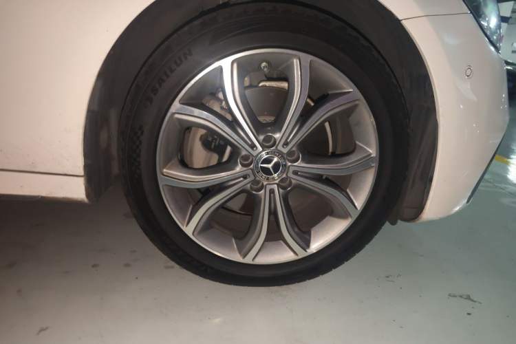Used Mercedes-Benz E-Class 2021 Restyled E 300 L Sporty and Stylish Edition Right Front Wheel Hub