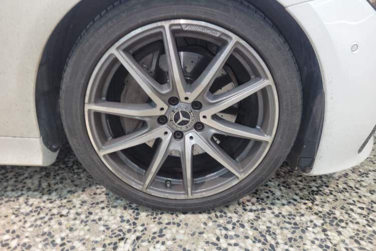 Used Mercedes-Benz E-Class 2021 E 260 Convertible Coupe Right Front Wheel Hub